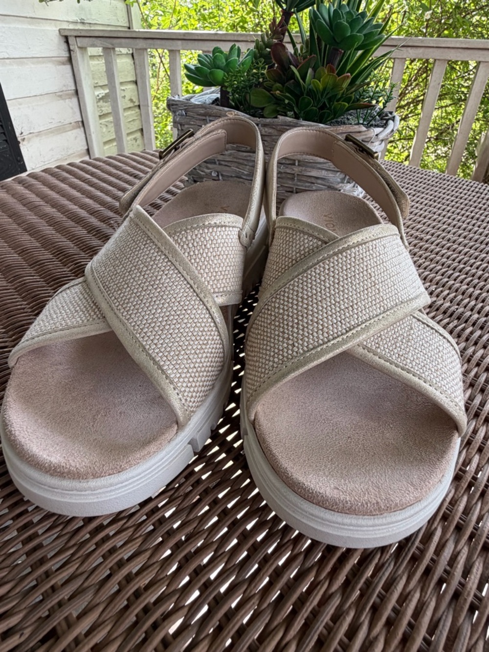 Lightweight Beige Platform Slingback Sandals - Picture 3 of 8